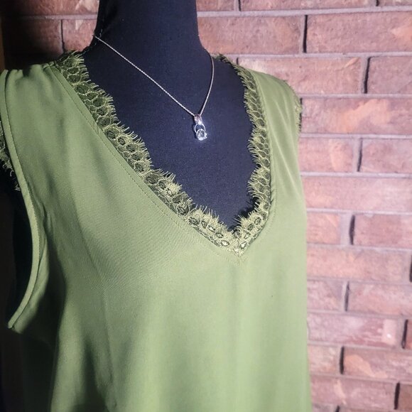 Women's Green Loose Neck Lace Trim Sleeveless Blouse - Size M/L - Picture 2 of 9